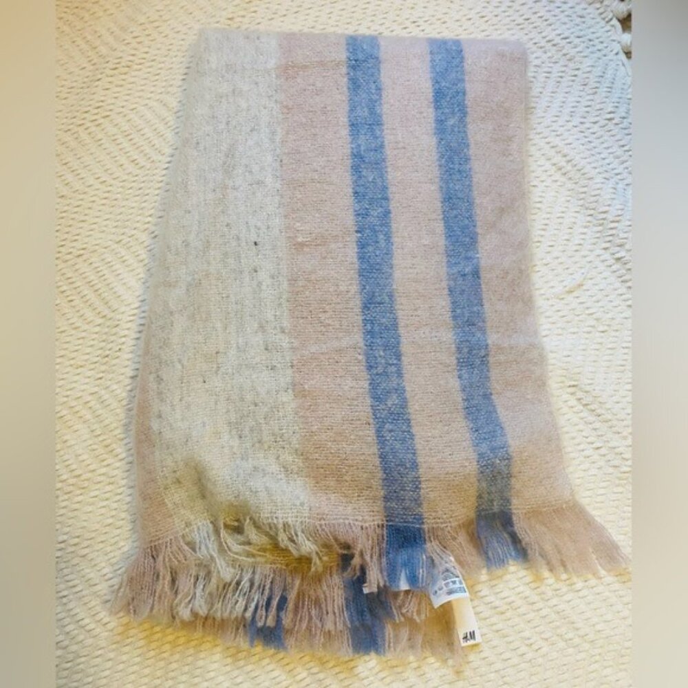NWT H&M Oversized Lightweight Blanket Scarf 83"x25" With Fringed Edges
